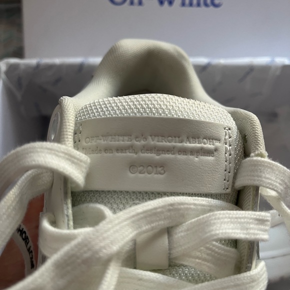 Don’t like the all white. Worn once . Can work with prices in the 300s . - Picture 4 of 6